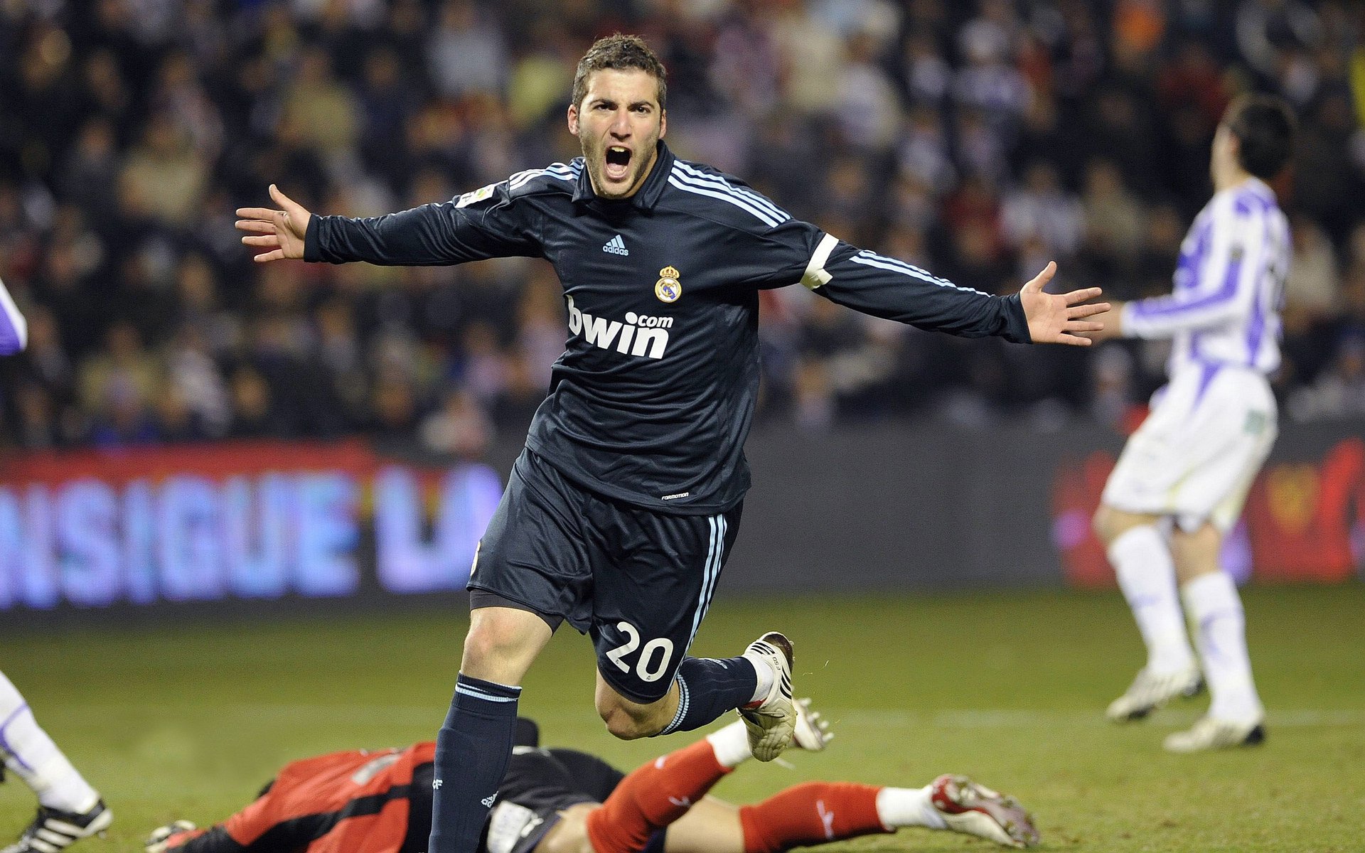 红魔客场平伯恩茅斯,防守稳固