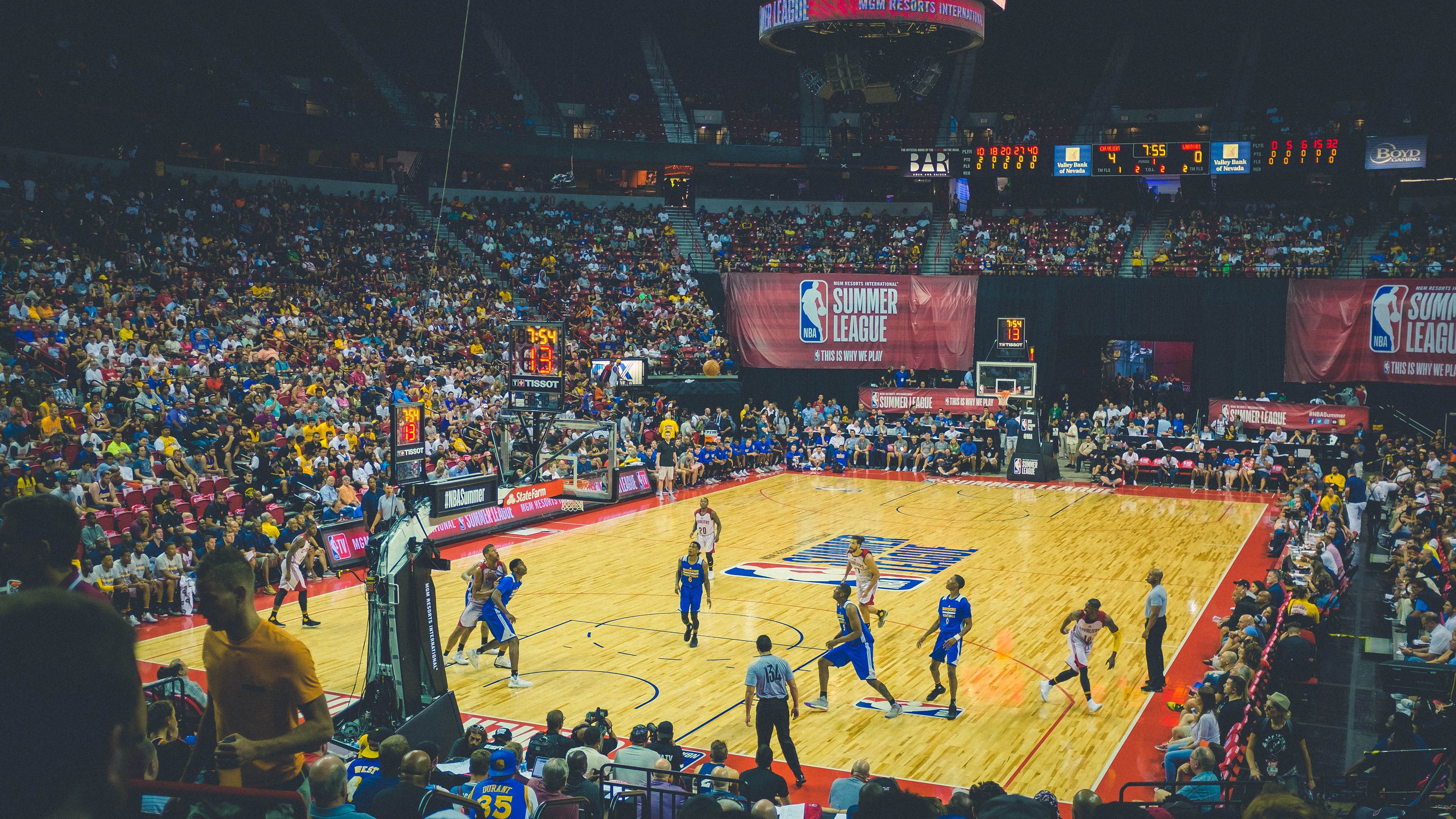 AYX体育官网-剧烈竞争：各路“黑马”运动员崭露头角，激烈的运动员