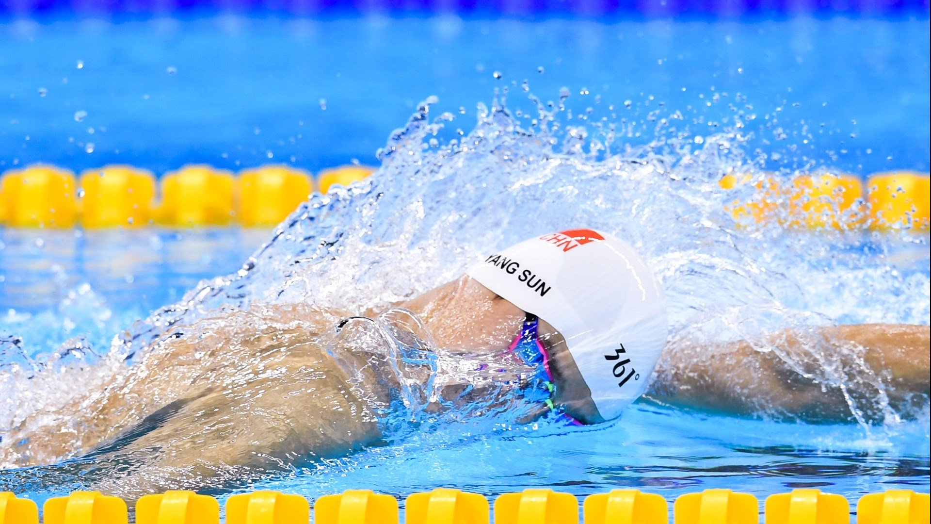 青少年极限蹦床赛，弹跳青春无限可能，青少年蹦床锦标赛